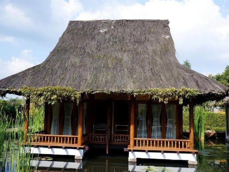 Kampung Sumber Alam Garut Hotel Buitenkant foto